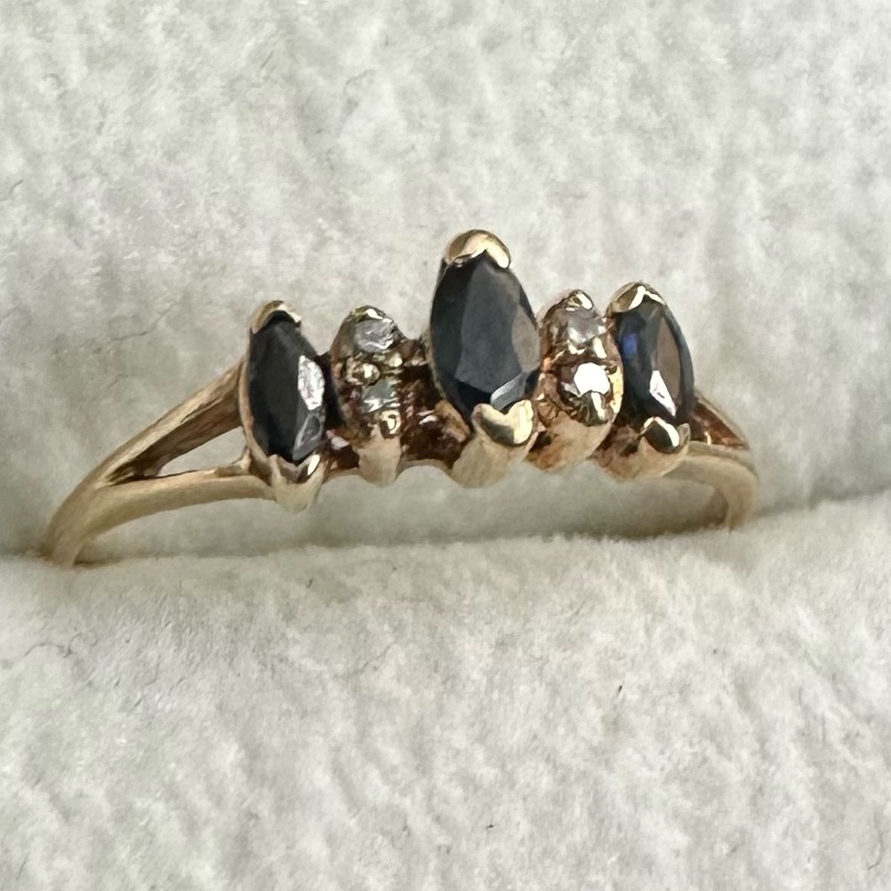 Sapphire & 10k gold ring